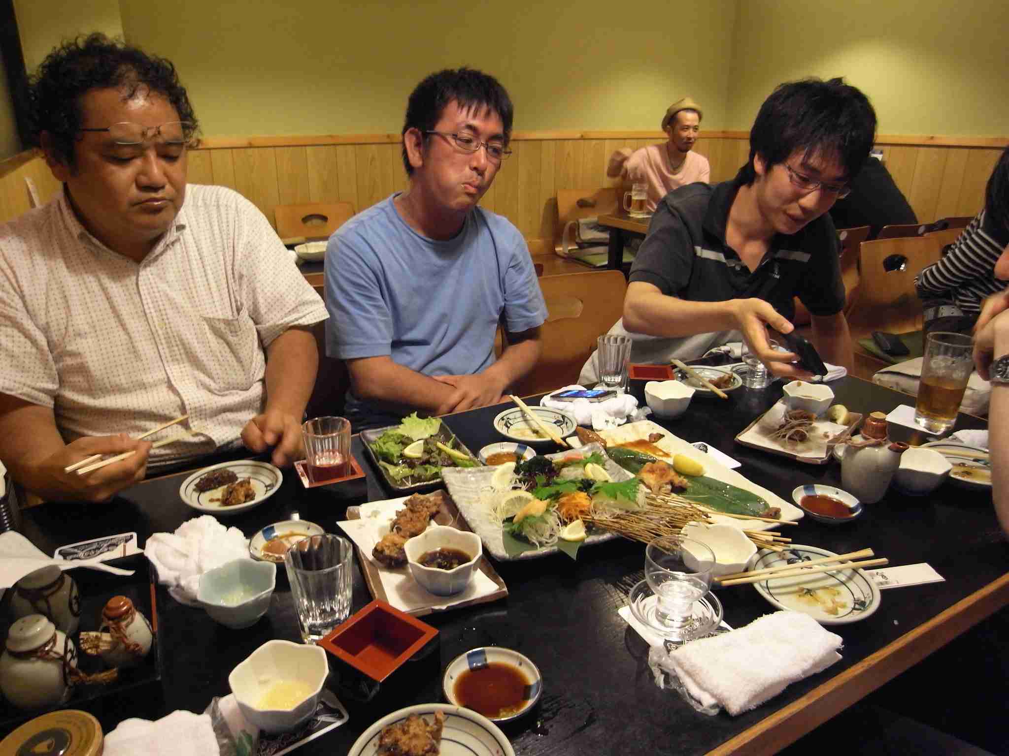 Набір даних панорамної сегментації для кількох людей у приміщенні