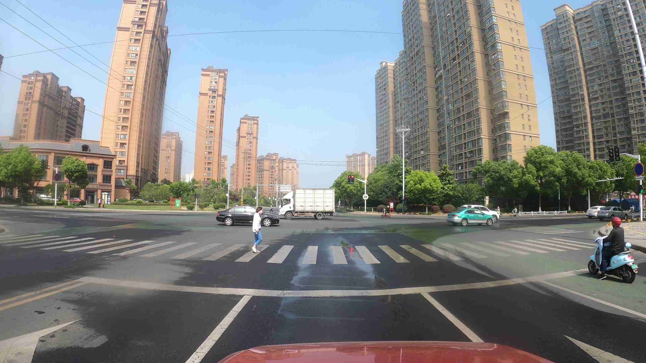 সানি ডে ক্রসরোডস ড্যাশ ক্যাম ভিডিও ডেটাসেট